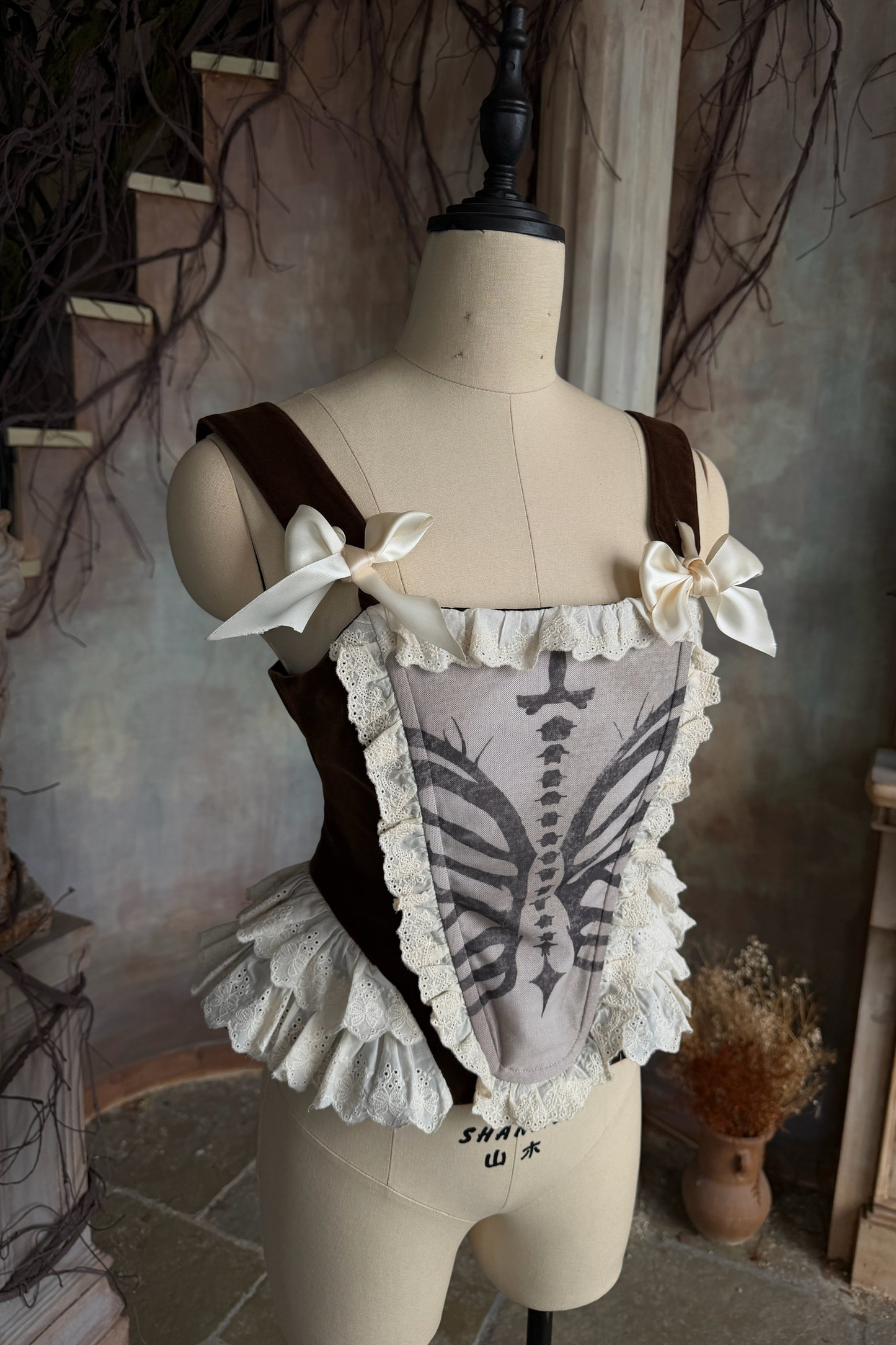 뼈 프린트 벨벳 코르셋 베스트