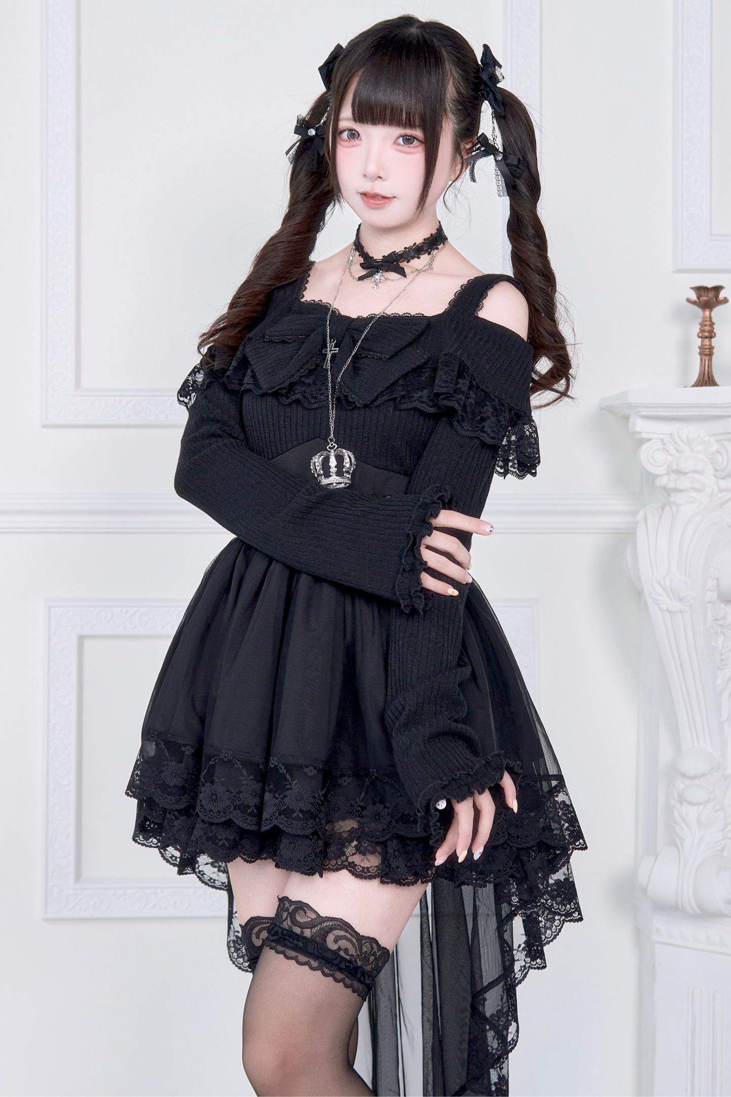 Off-Shoulder Mine Lace Dress