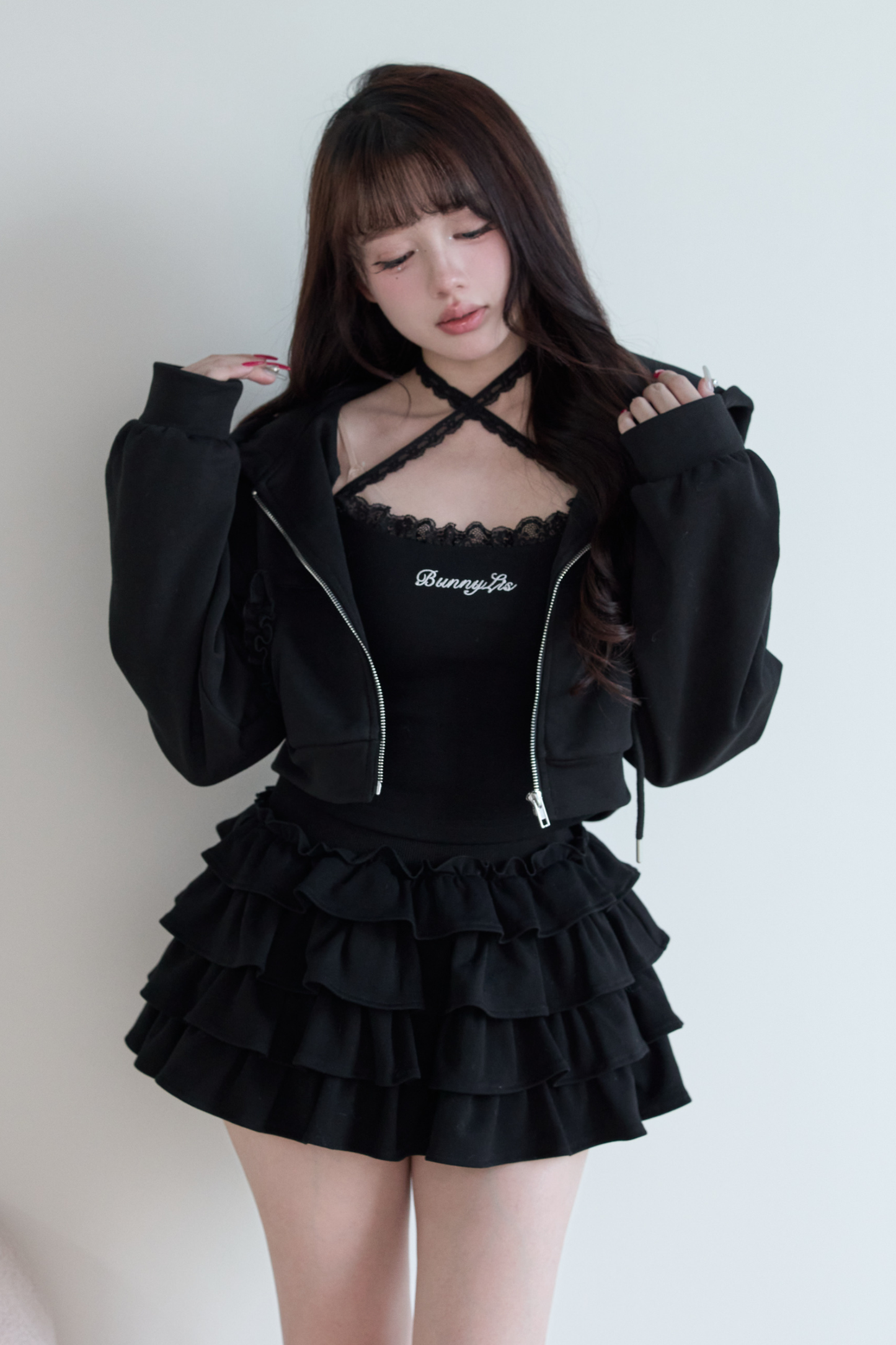 Hooded hoodie + camisole + ruffled skirt