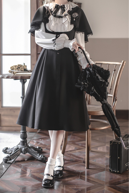 エレガントクラドレス+ケープ+ベレー帽+バッジ