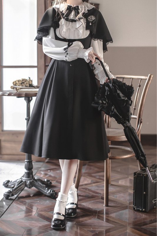 エレガントクラドレス+ケープ+ベレー帽+バッジ