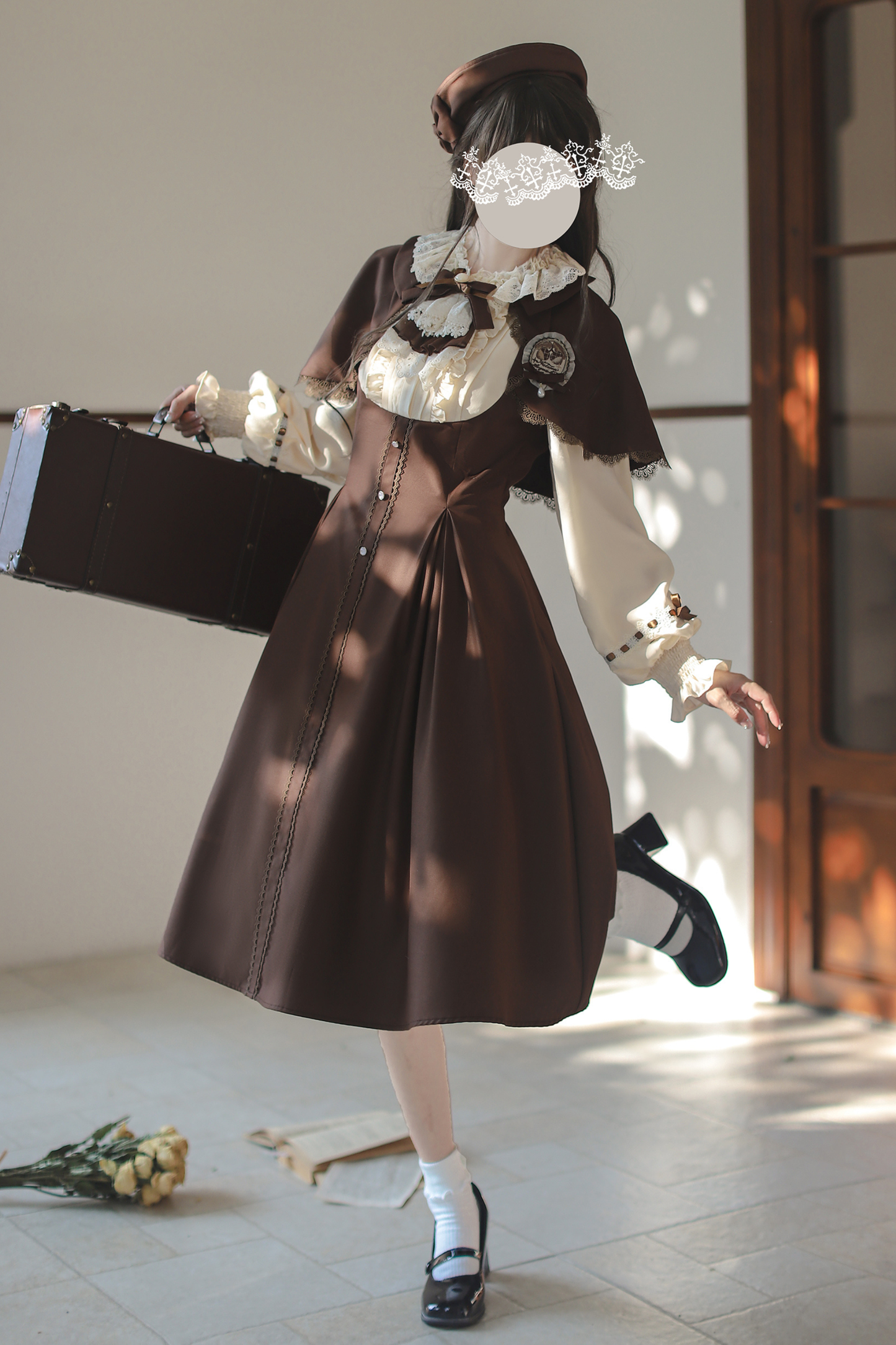 フレンチブラウンヴィンテージロリータドレス+ケープ+ベレー帽+バッジ