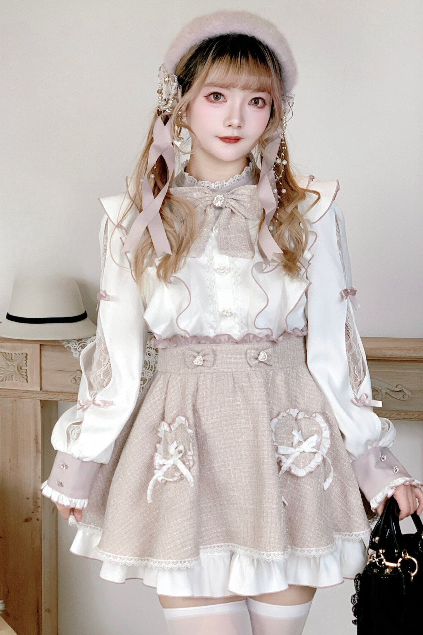 레이스 어깨 리본 블라우스 + 스커트