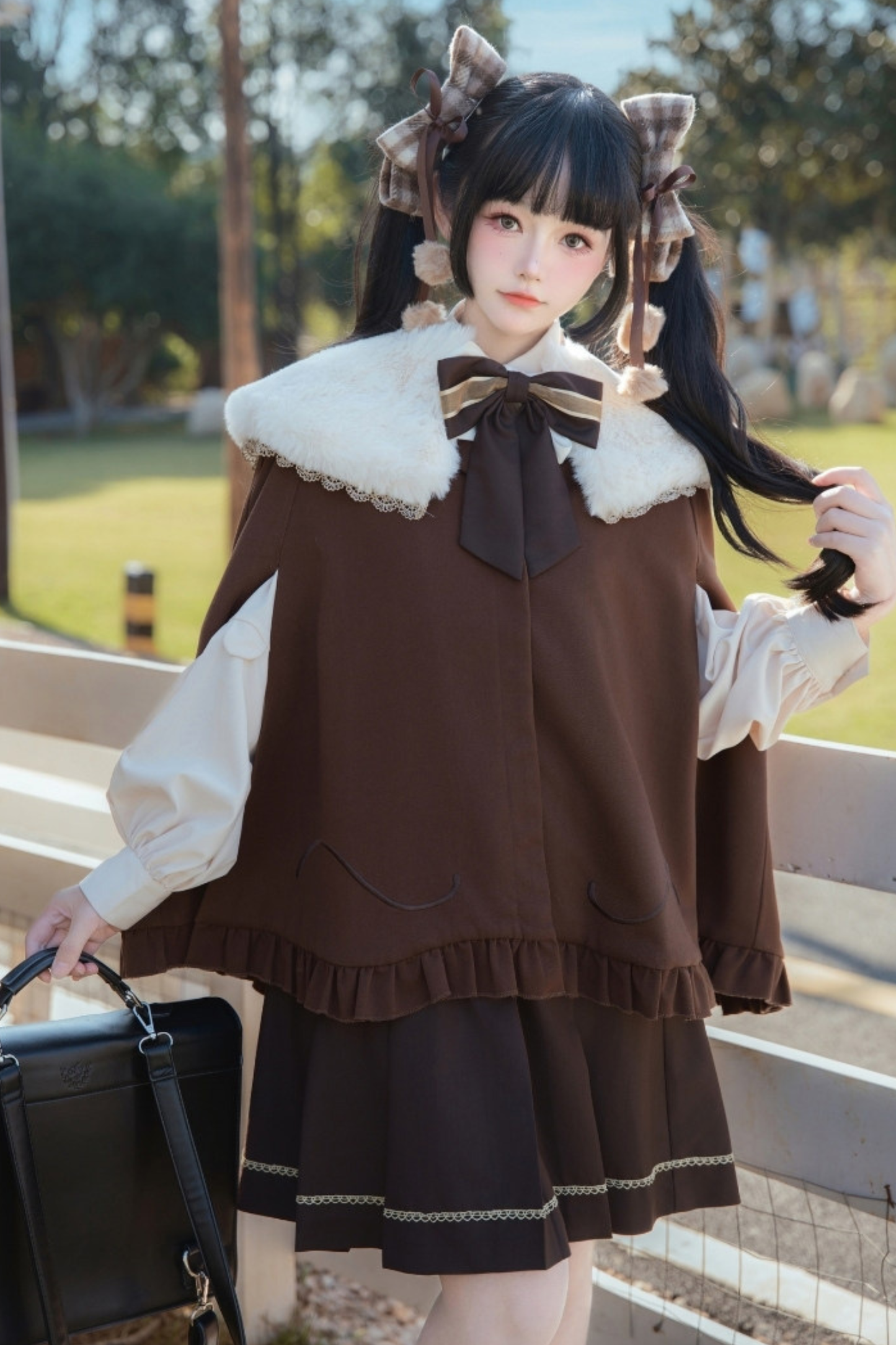 ファーカラーケープ＋ニットベスト＋シャツ＋プリーツスカート＋リボン