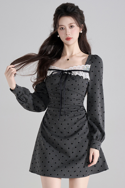 スイートドットスクエアネックドレス