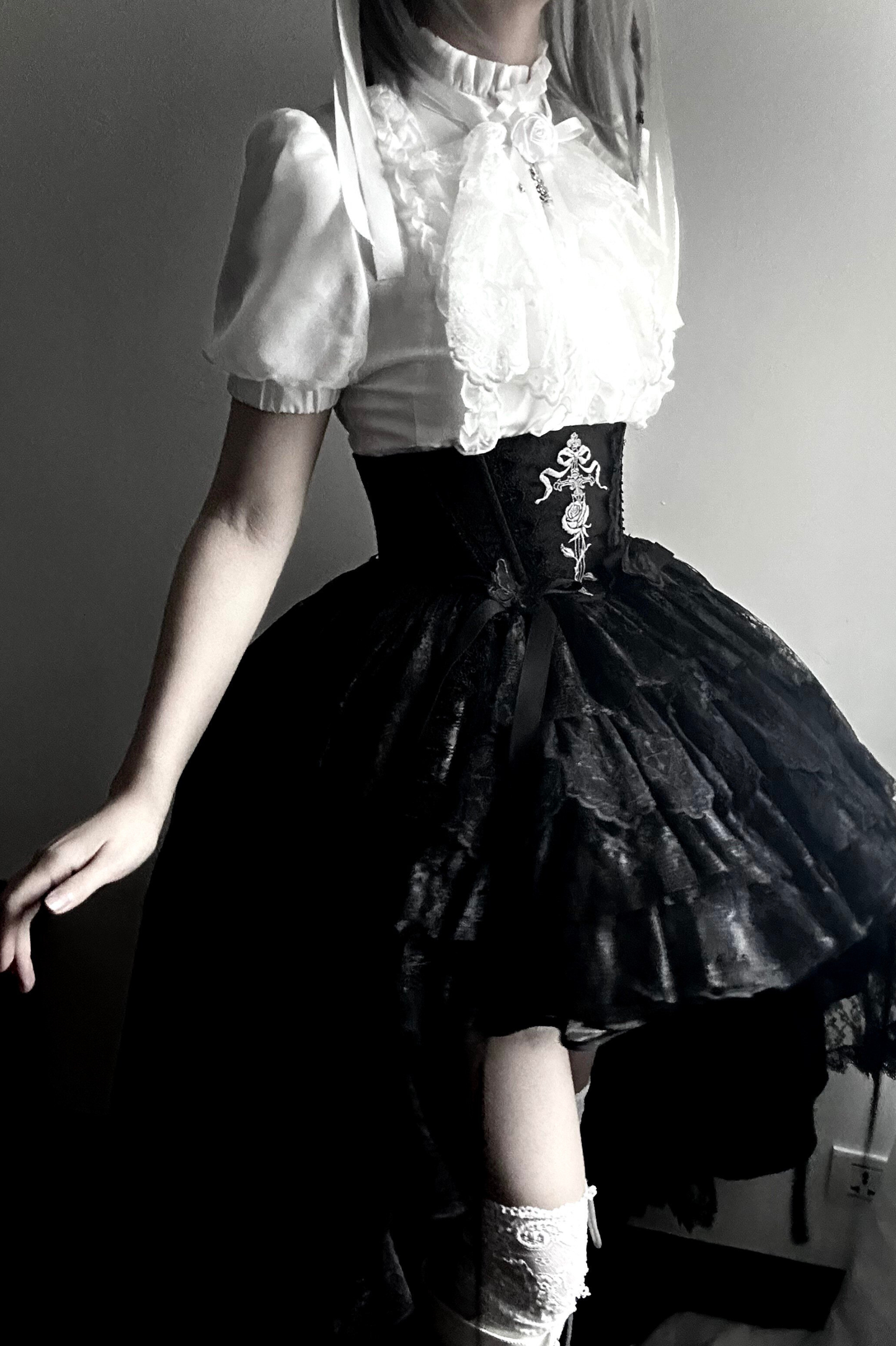 【Vorbestellung bis 18. März】 Dark Kawaii Gothic Lolita Rock + Shirt + Haarband + Hut + Ärmel