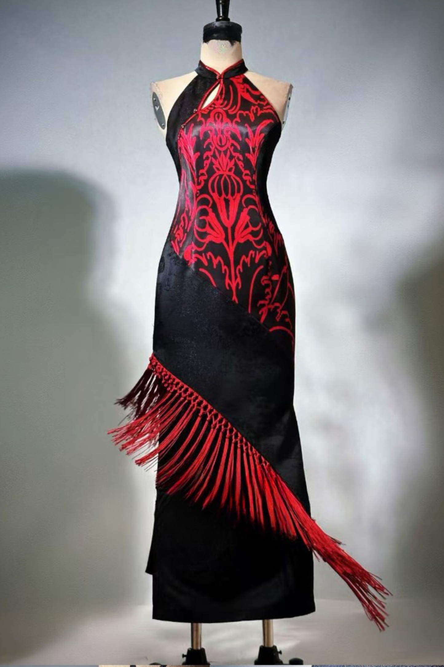 ダークファイアノースリーブドレス