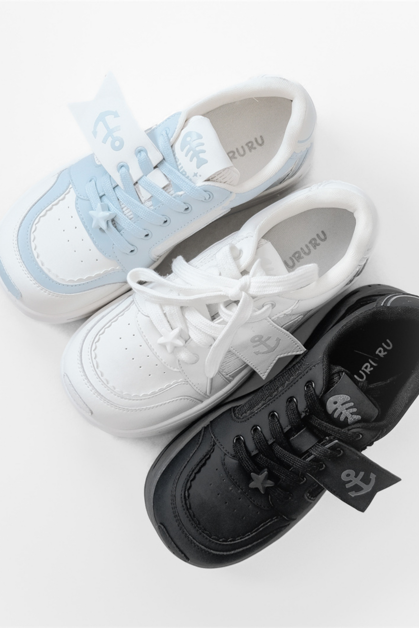 タグデザイン厚底シューズ