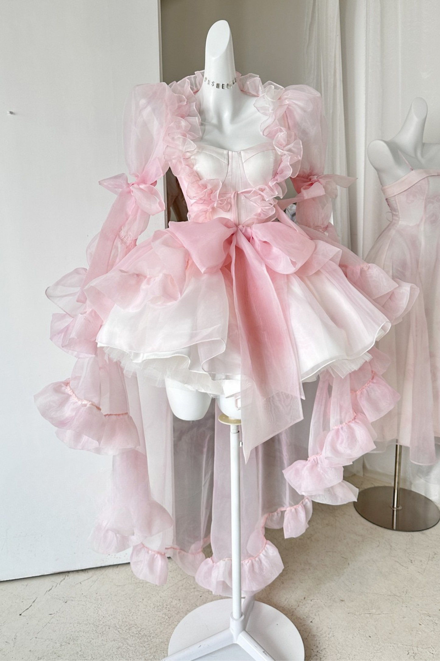 ライクハートローゼルフラワースピリットアローントレイリングコート