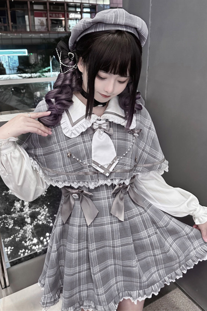 Kariertes Süß-Cape-Design-Kleid