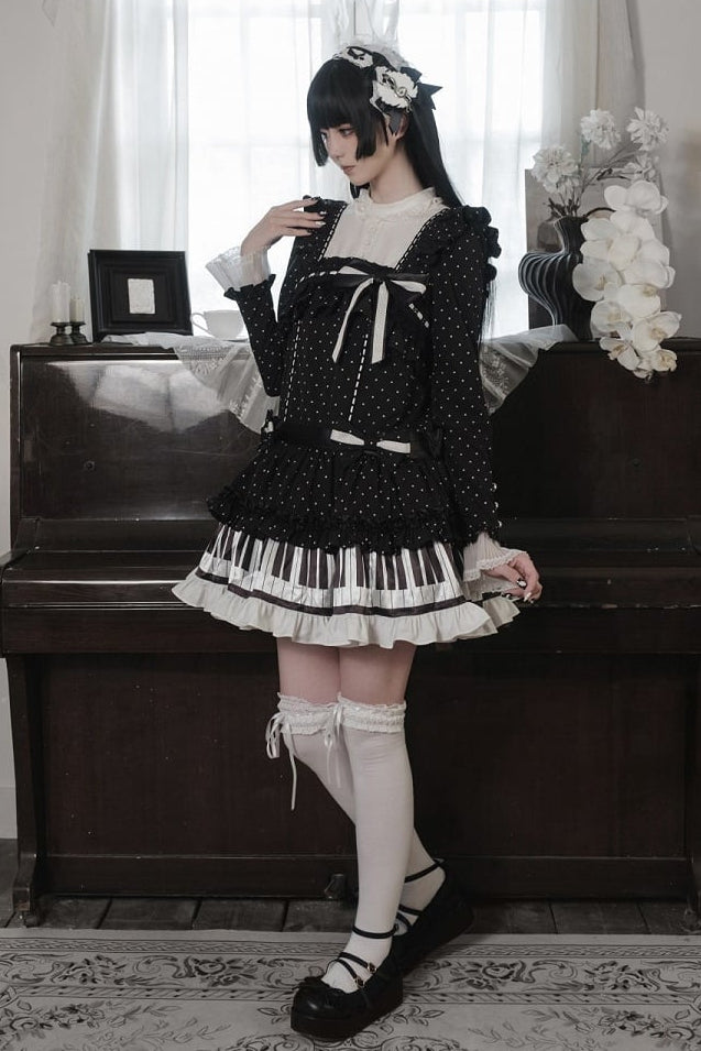 [Date limite de réservation : 22 octobre] Robe de poupée taille basse gothique Lolita à pois/noire avec touches de piano, nœud à volants