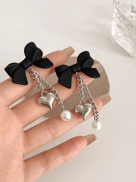 Dark Heart Ribbon Pearl Silver Earrings