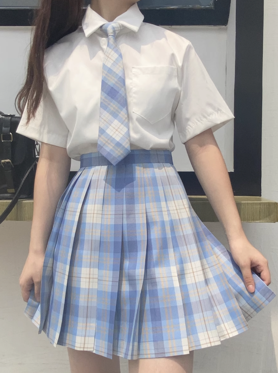 ネクタイ＋半袖ブラウス＋チェックプリーツスカート