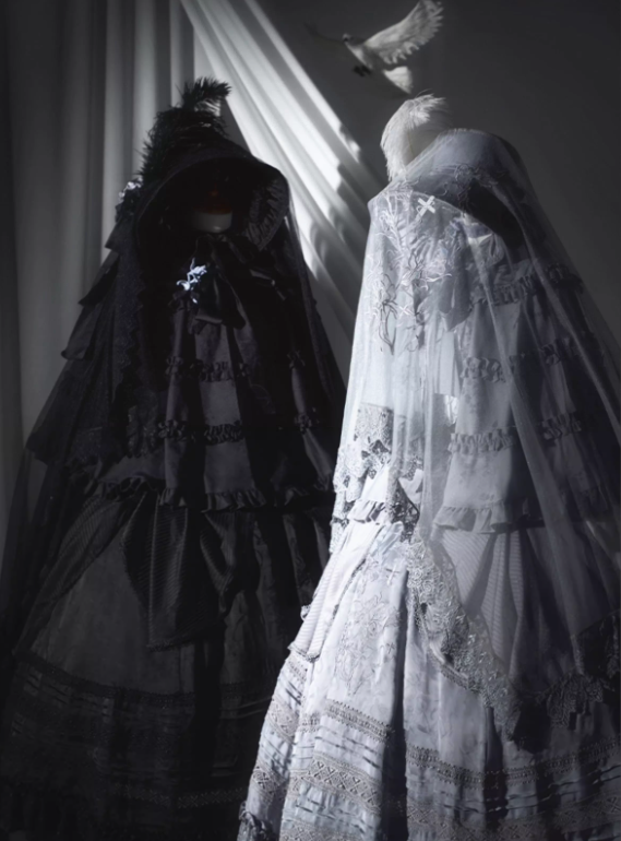 【予約商品】Song of the Lonely Birdアンティークケープ