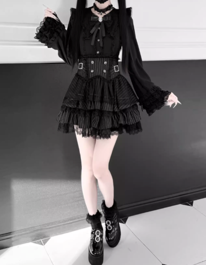 【1月7日予約締切】ジュエルリボンベルスリーブシャツ＋ブラックストライプティアードスカート＋セットアップ