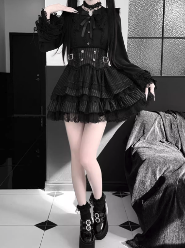 【1月7日予約締切】ジュエルリボンベルスリーブシャツ＋ブラックストライプティアードスカート＋セットアップ