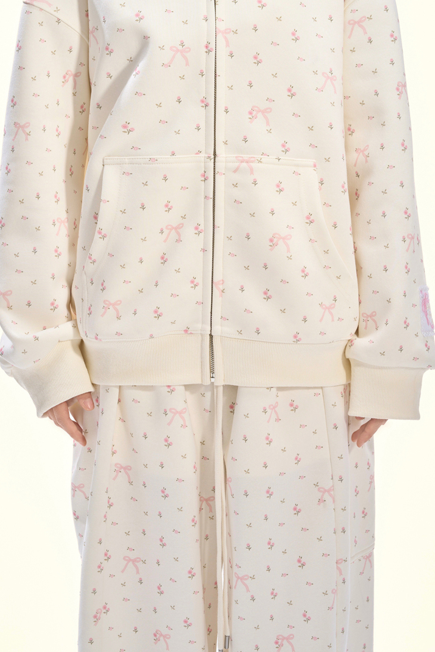 リトルキュートフラワーフードパーカー+リボンキャミソール+ワイドパンツ