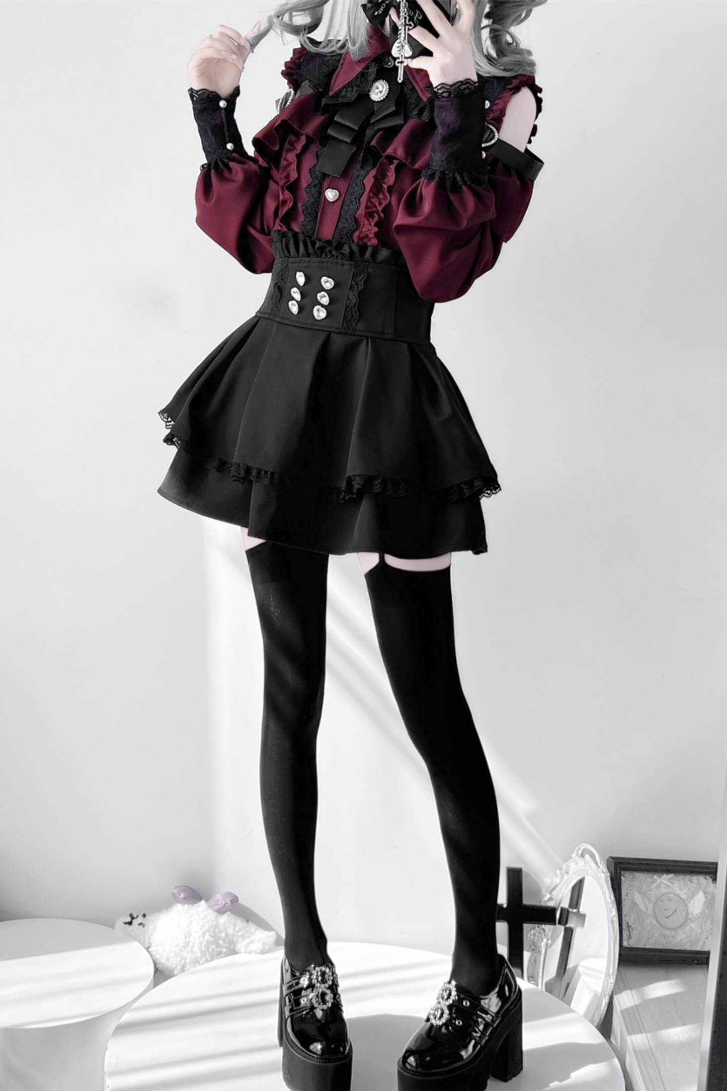 [Deadline for reservations: October 15] Open Shoulder Heart Leather Strap Ruffle Ribbon Shirt