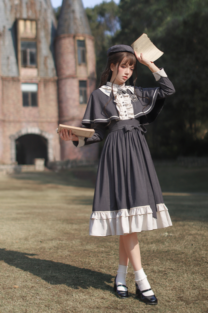 エレガントクラドレス+ケープ+蝶ネクタイ+ベレー帽+バッジ