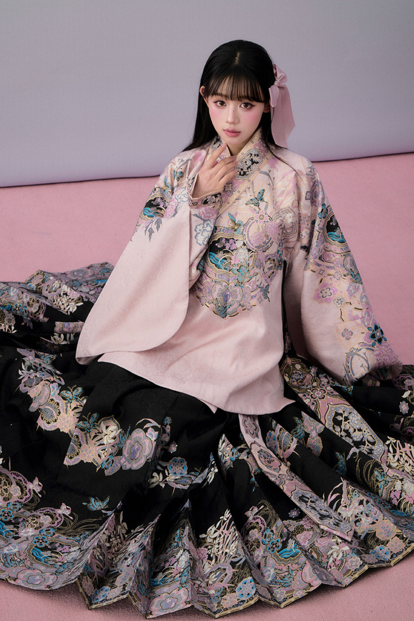 Süße China-Jacke + Plisseerock + Accessoires