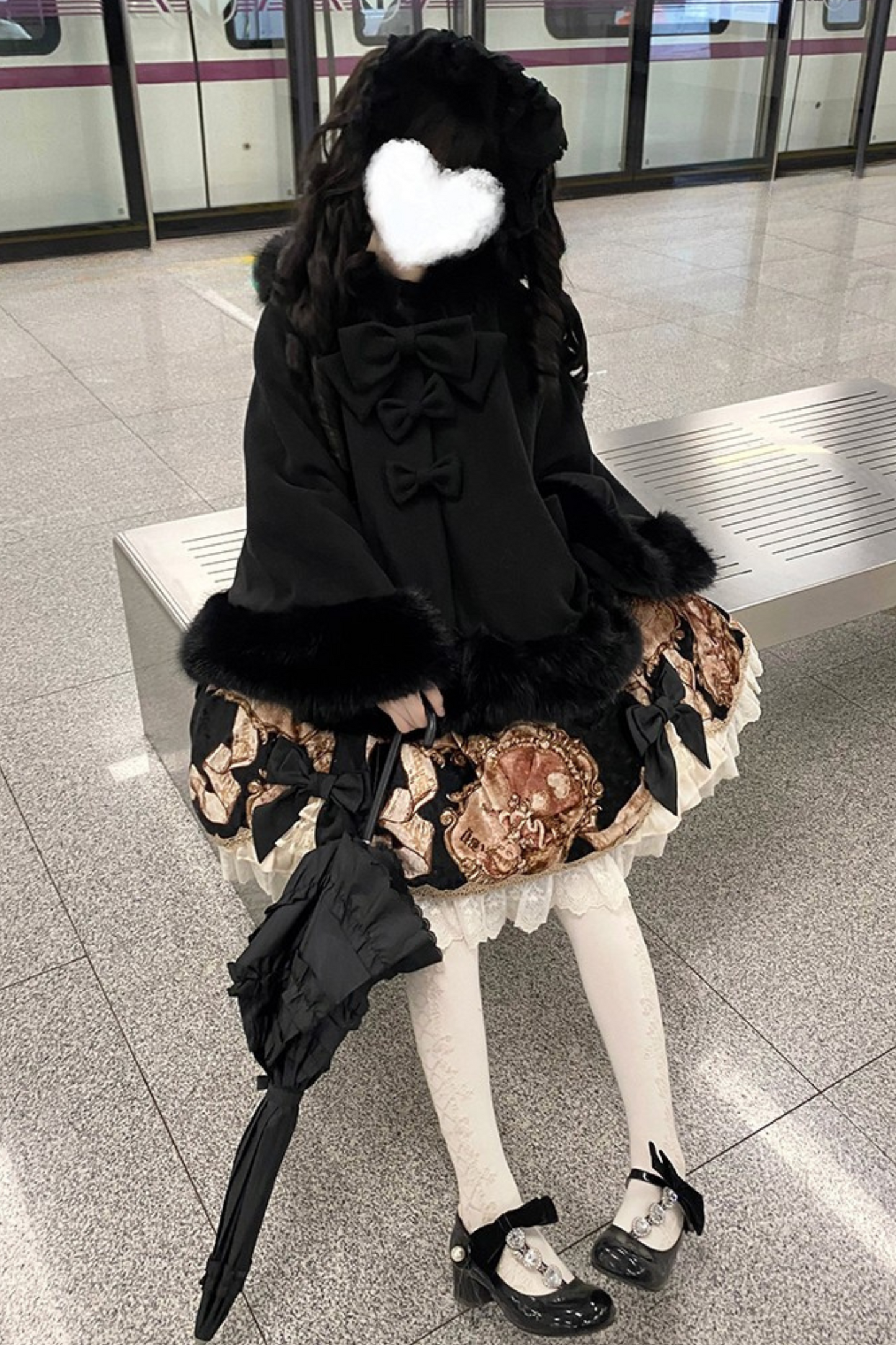 【12月18日予約締切】猫耳ファーフーディーケープコート