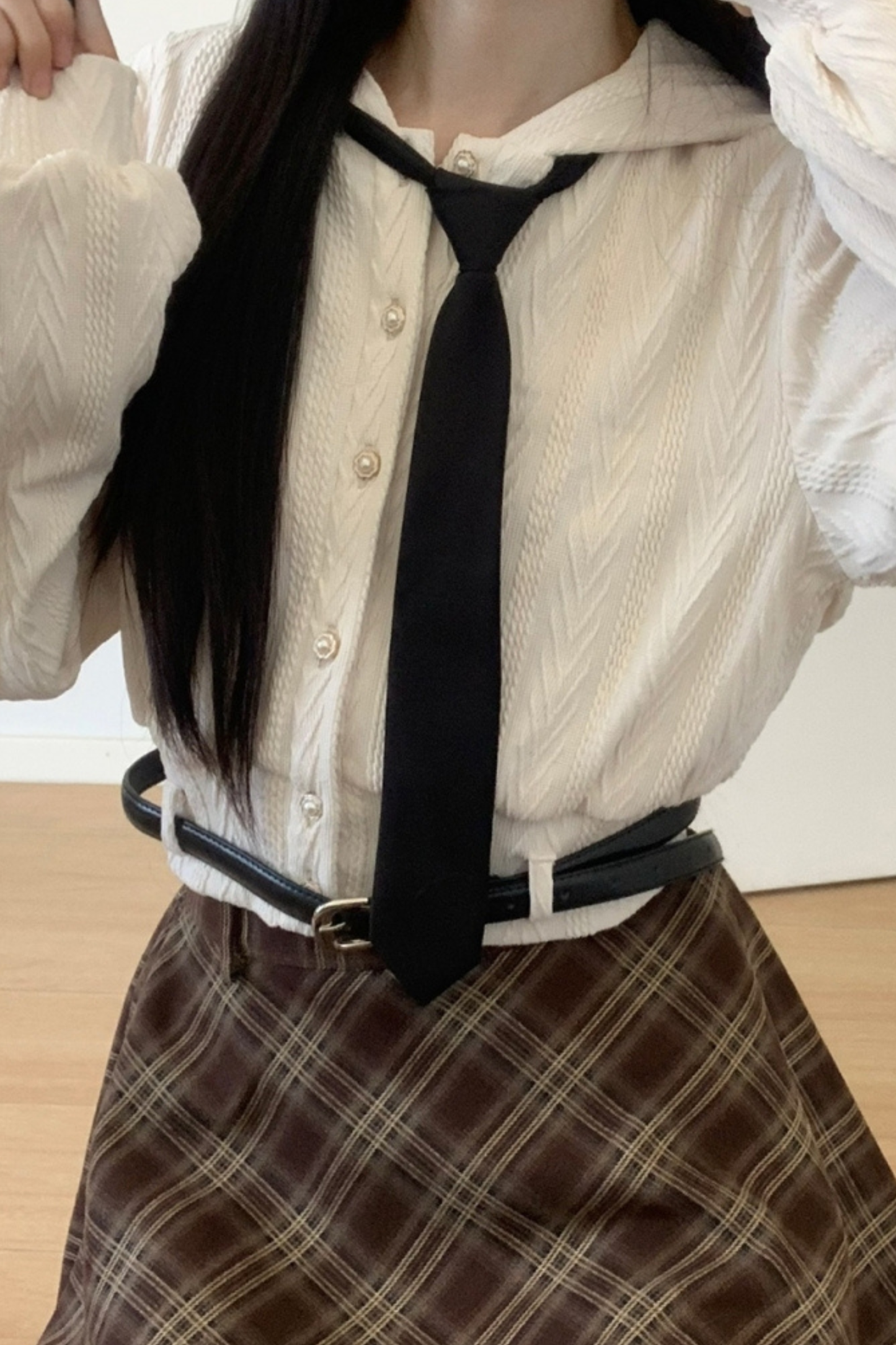 メープルトレンチコート+フードトップス+チェックスカート+シャツドレス
