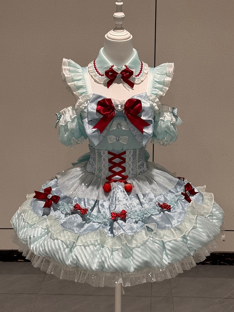 【7月10日予約締切】ミントブルー×レッドリボンアイドルロリータフリルショルダーパフスリーブトップス＋ティアードスカートドレスセットアップ（フェイクカラー付き）