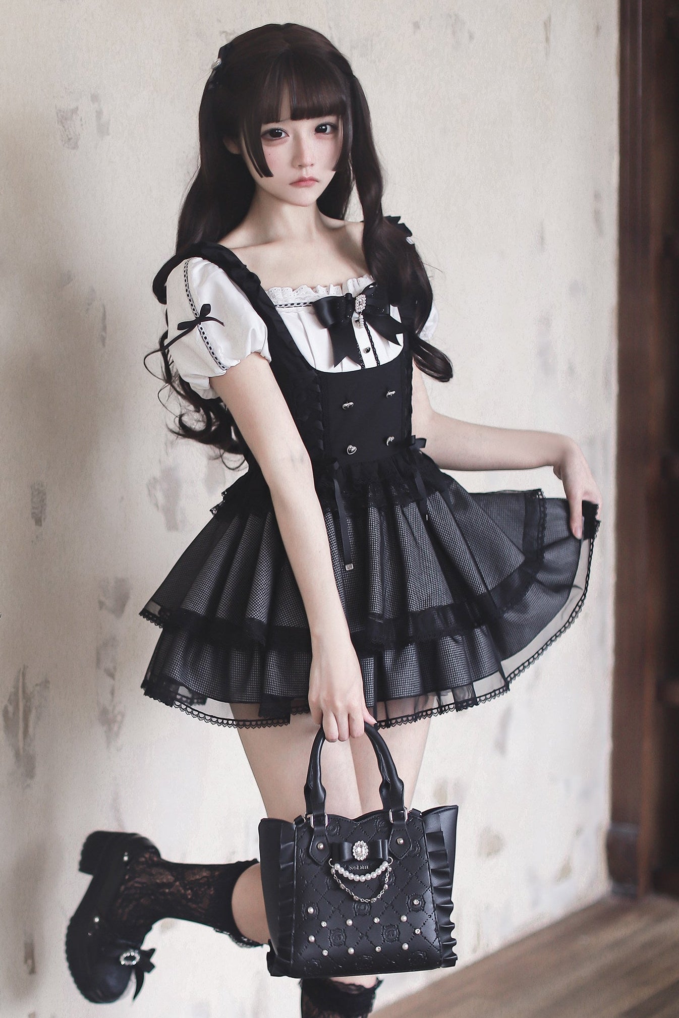 Ecomi Satin-Lagenkleid