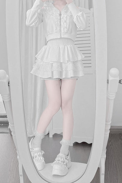 [Reservierungsschluss am 16. September] Set aus langärmligem Cold-Shoulder-Hoodie-Top mit Spitzenrüschen + Stufenrock mit Innenshorts