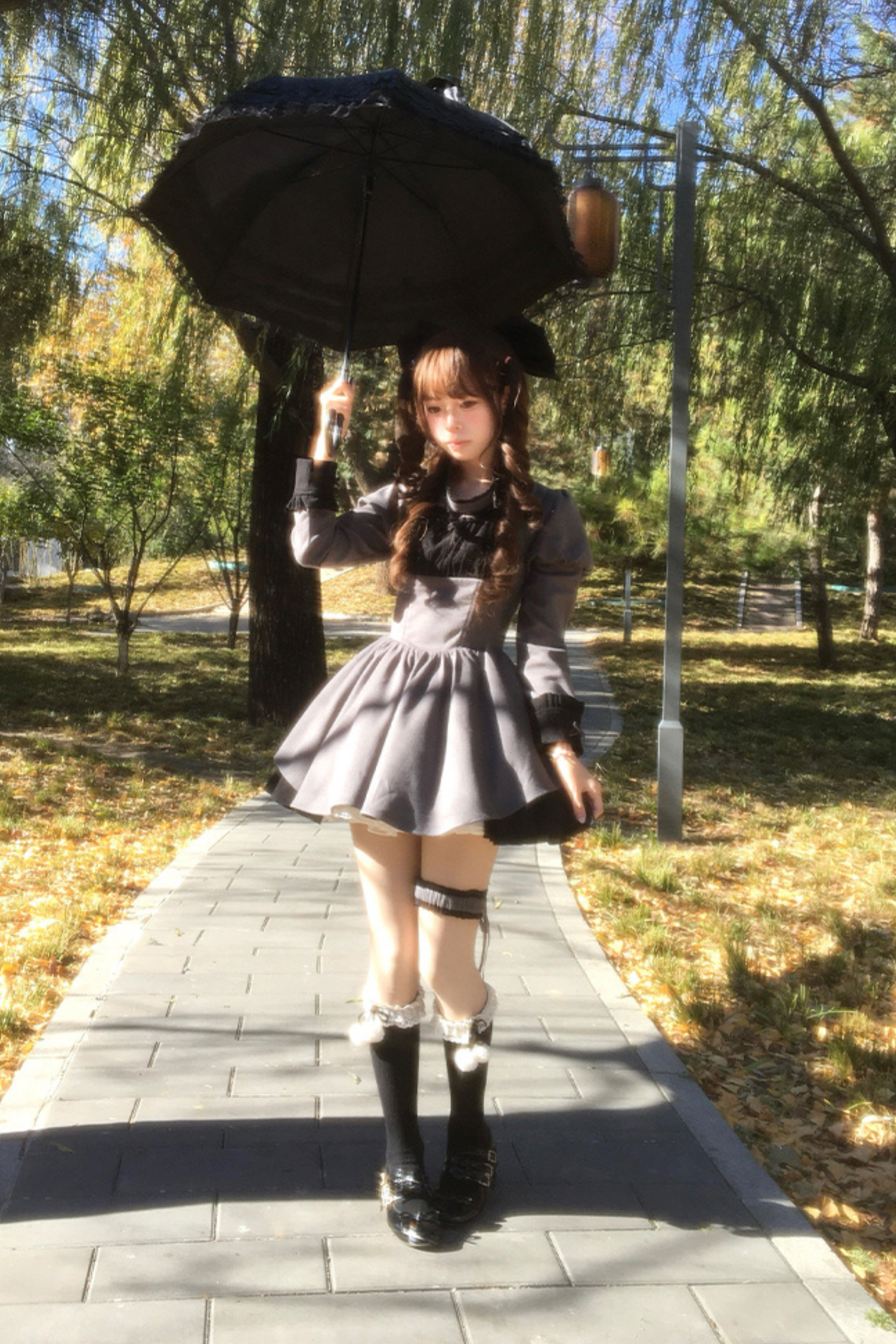 ツインフリルメイドロリータドレス+エプロン+チョーカー+ヘッドバンド+リボン+レッグカバー