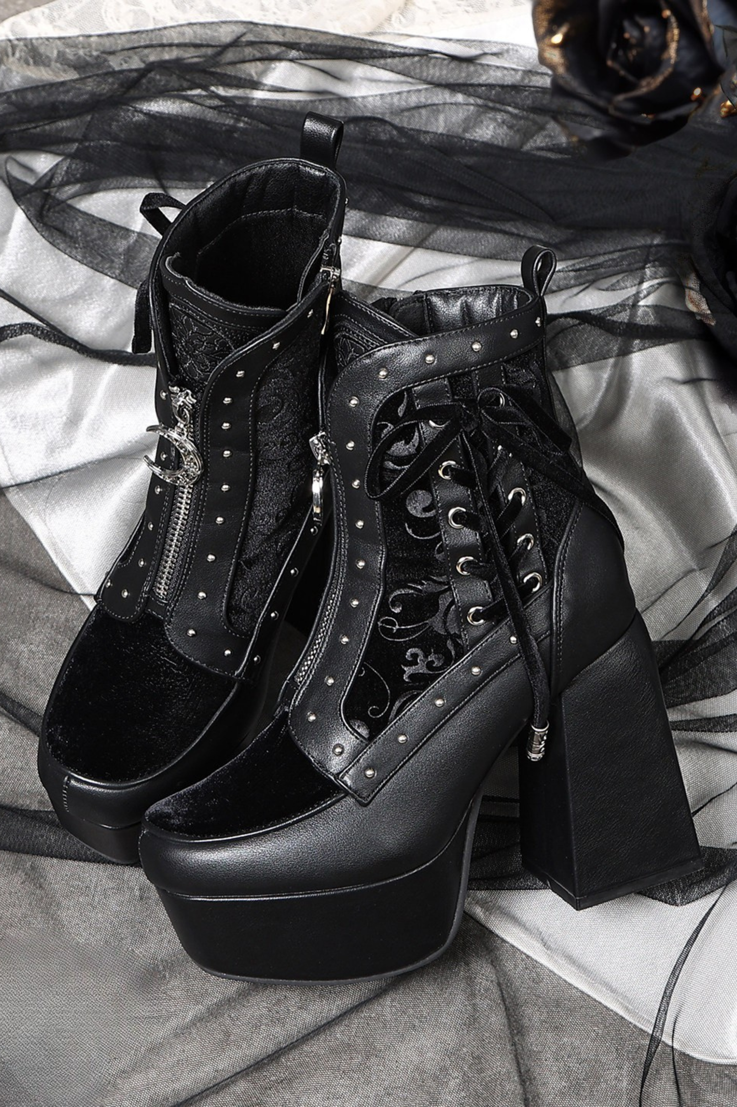 [Vorbestellung bis 18. März] Gothic-Puppen-Schleifen-Stiefeletten