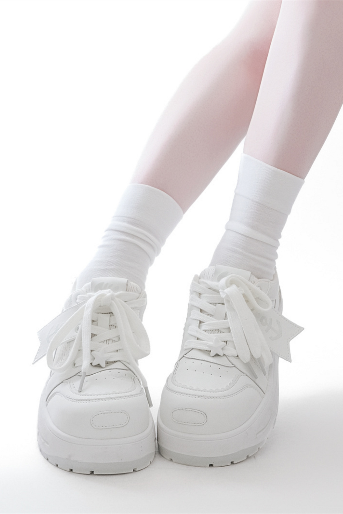 タグデザイン厚底シューズ