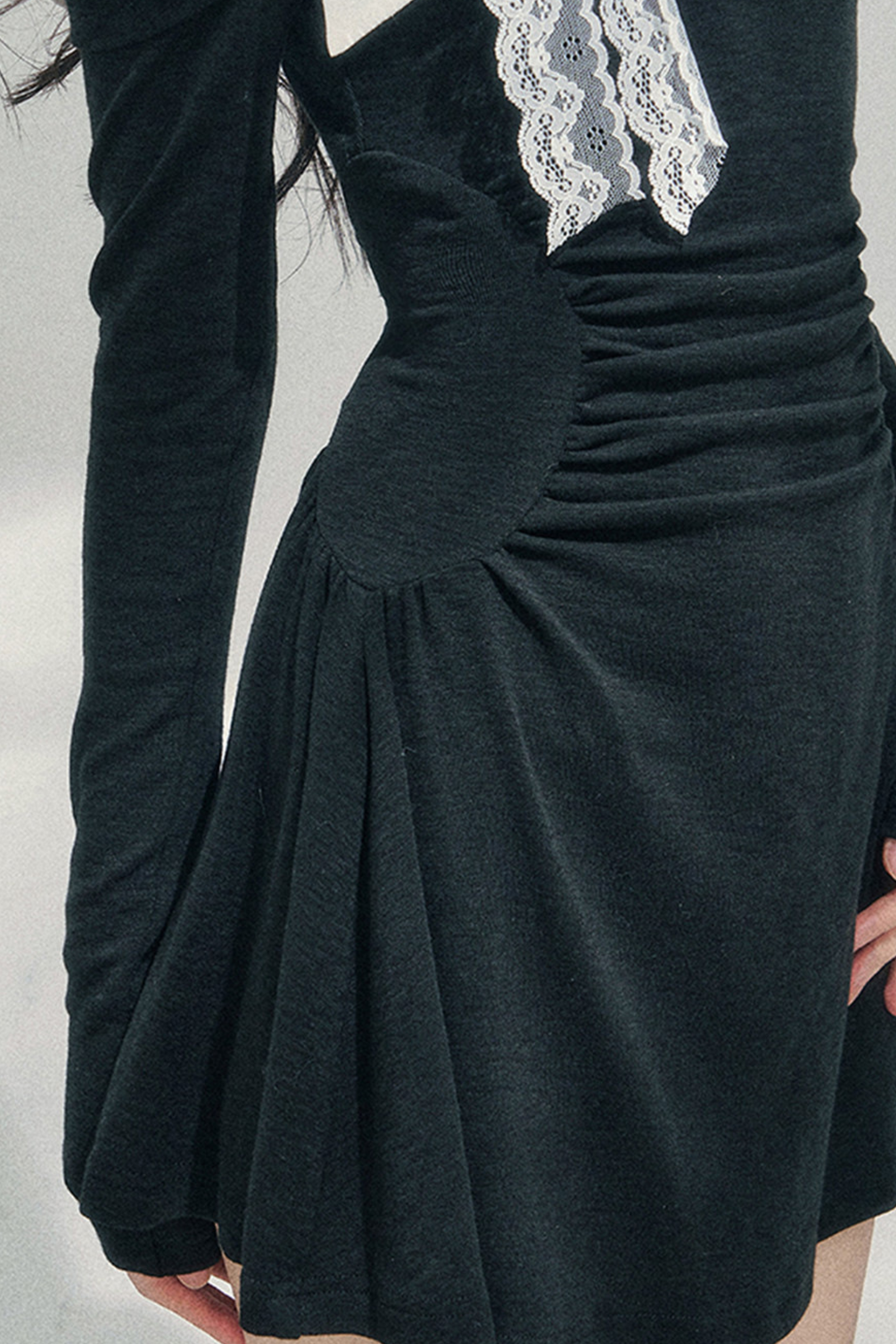 フレンチレースオフショルダードレス