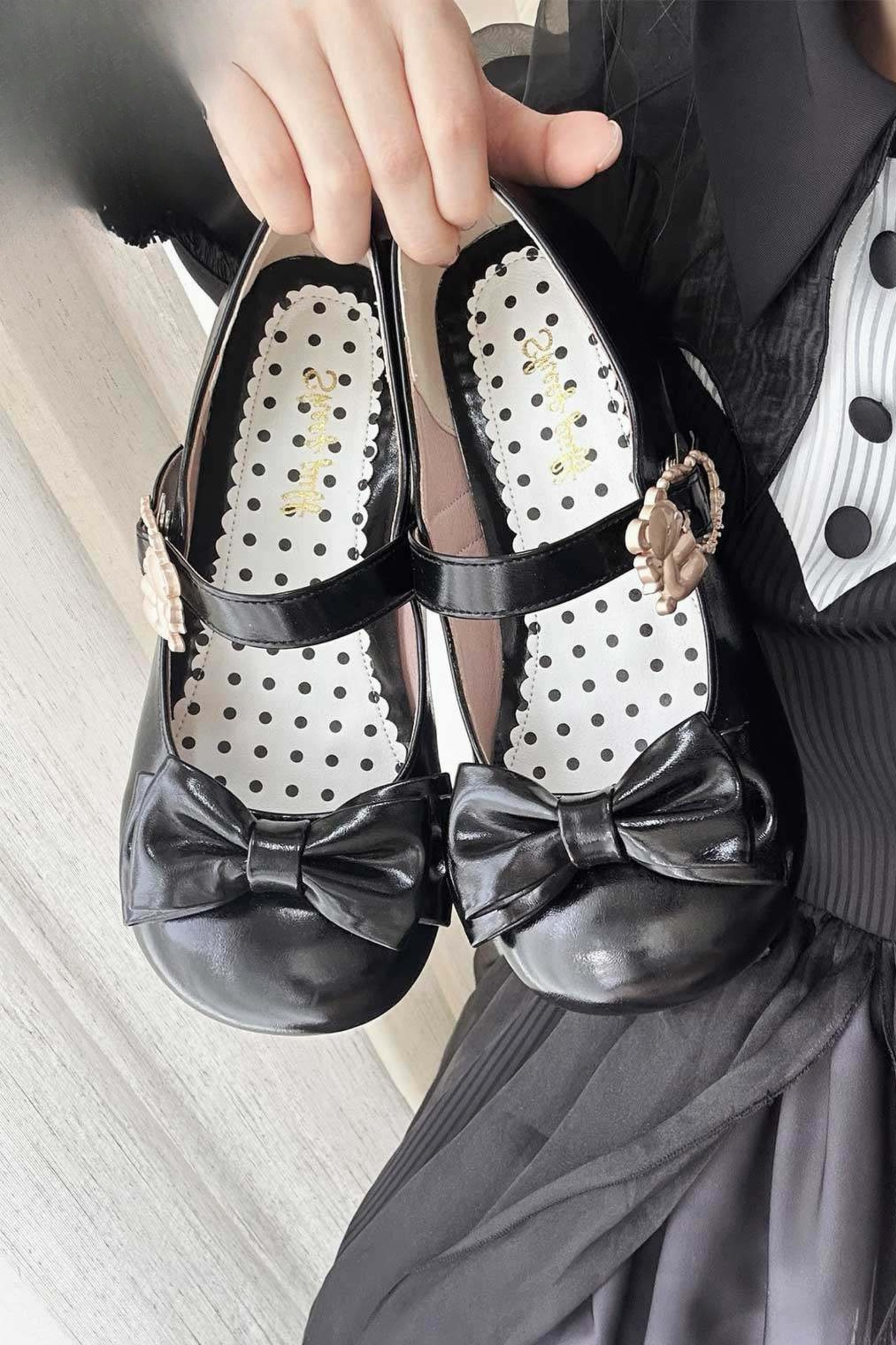Glossy Sheep Bowknot Shoes