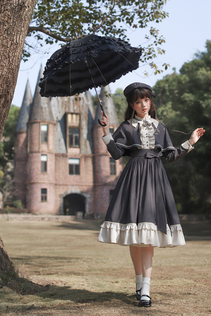 エレガントクラドレス+ケープ+蝶ネクタイ+ベレー帽+バッジ