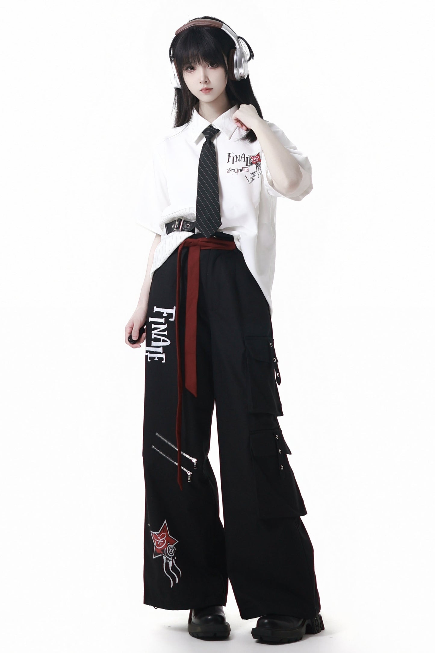 コントラストシャツ＋チェックスカート＋ブラックスカート＋ワイドパンツ＋ネクタイ