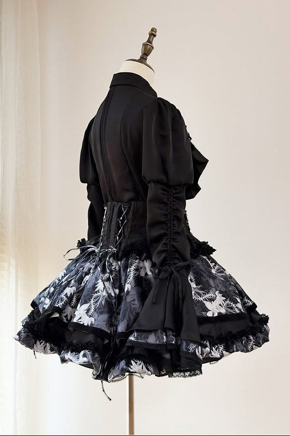 [Précommande jusqu'au 13 mai] Chemise à volants noire à fleurs gothique Bone Iris + jupe corset + accessoires