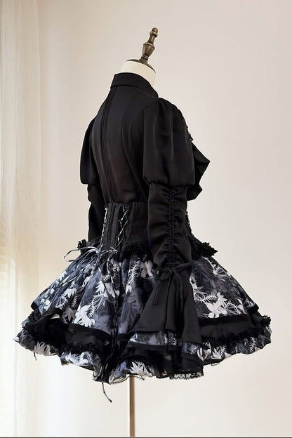 [Précommande jusqu'au 13 mai] Chemise à volants noire à fleurs gothique Bone Iris + jupe corset + accessoires