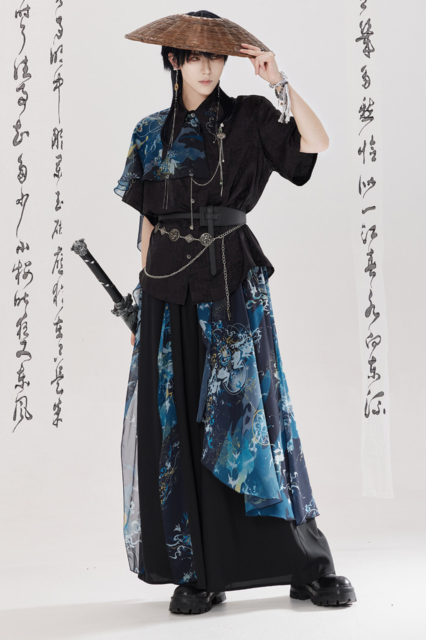 ダークチャイナシャツ+ワイドレッグパンツ+チェーン+ベルト