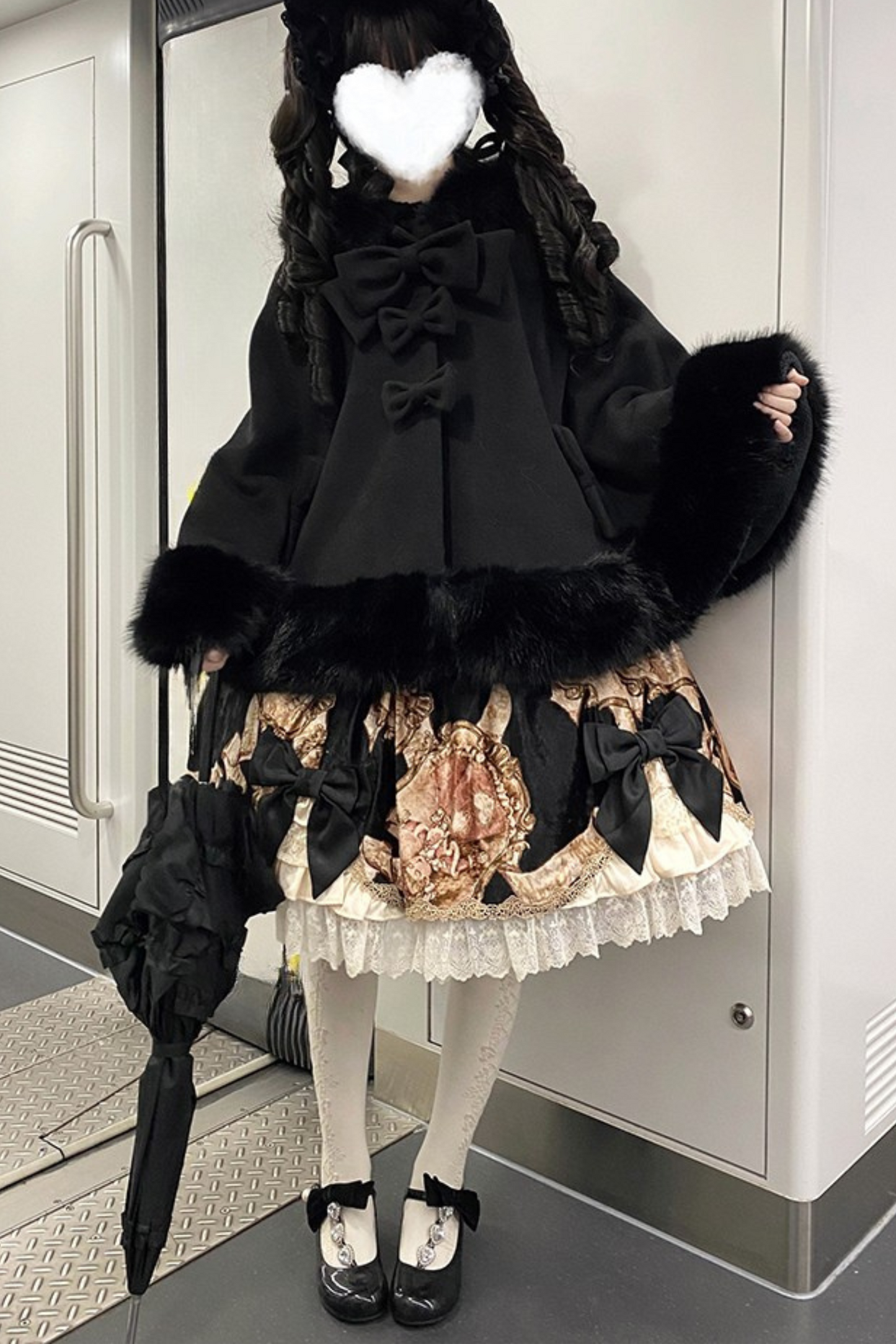 【12月18日予約締切】猫耳ファーフーディーケープコート