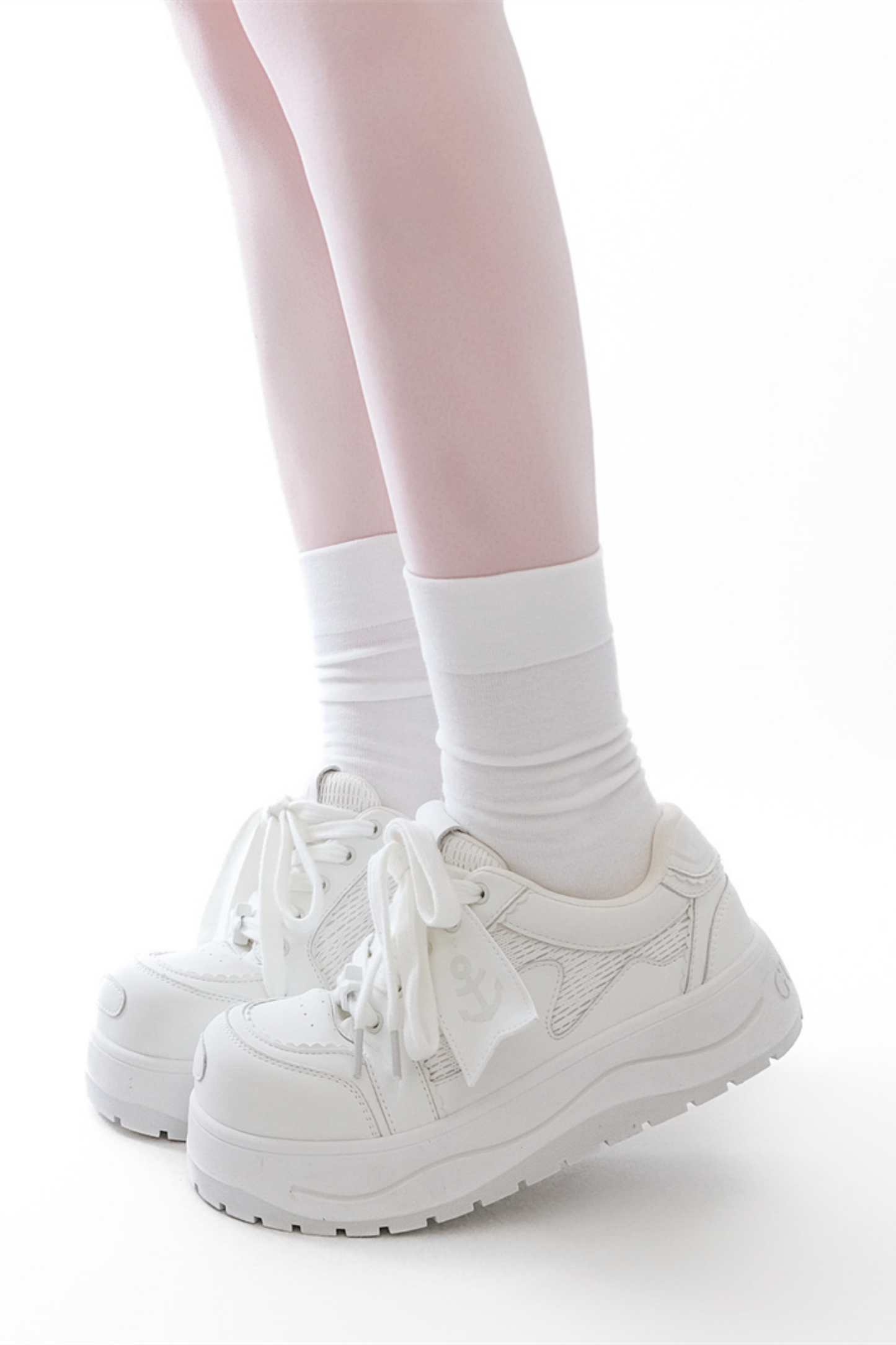 タグデザイン厚底シューズ