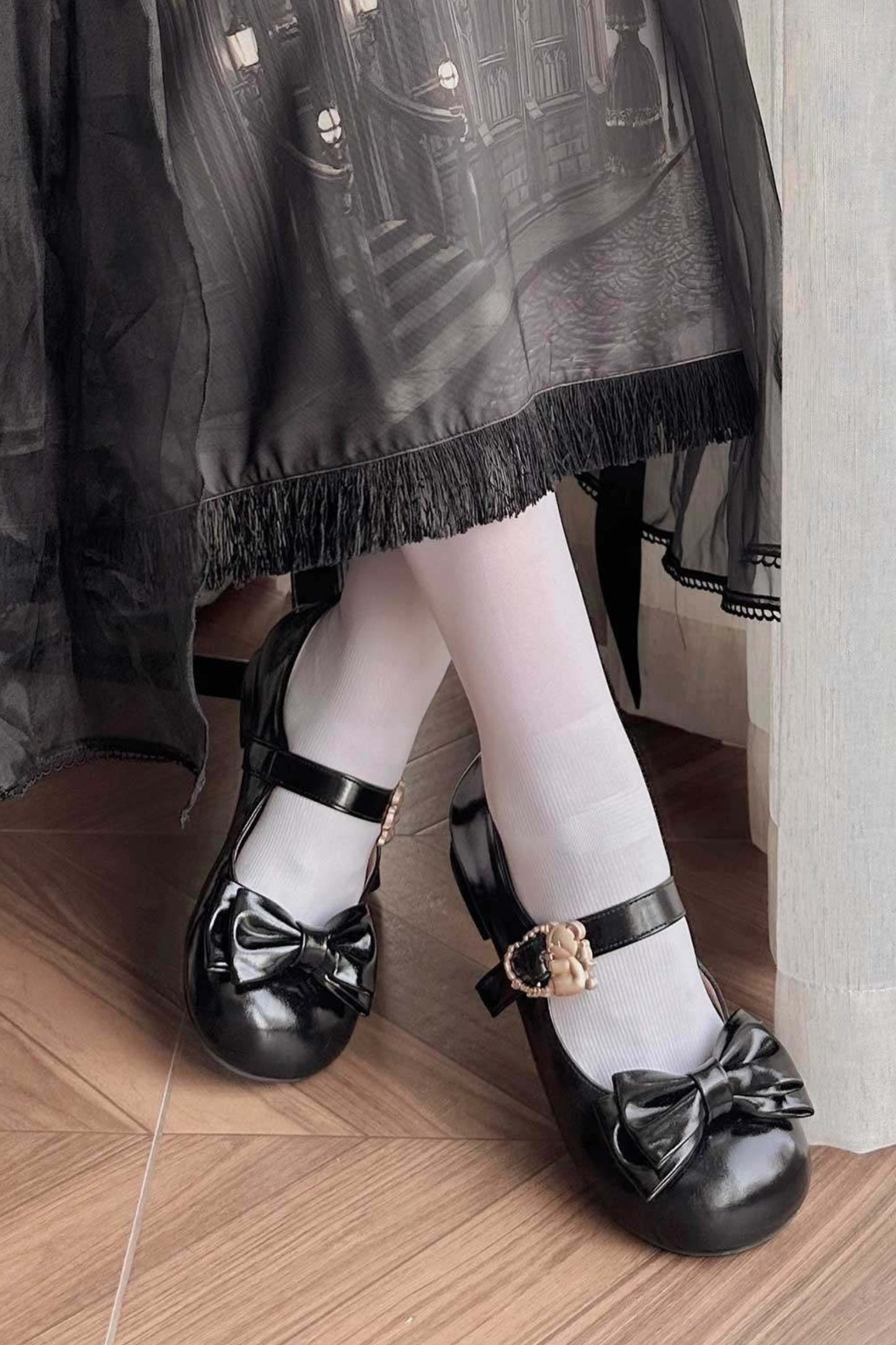 Glossy Sheep Bowknot Shoes