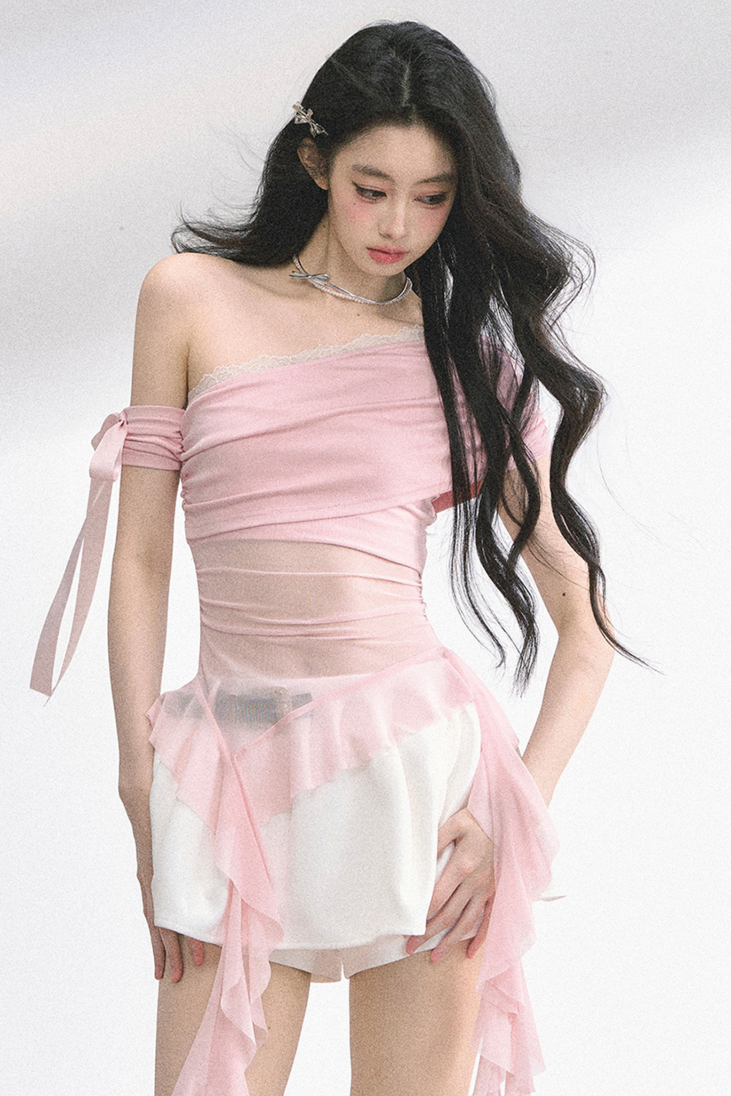 シアーオフショルダートップス