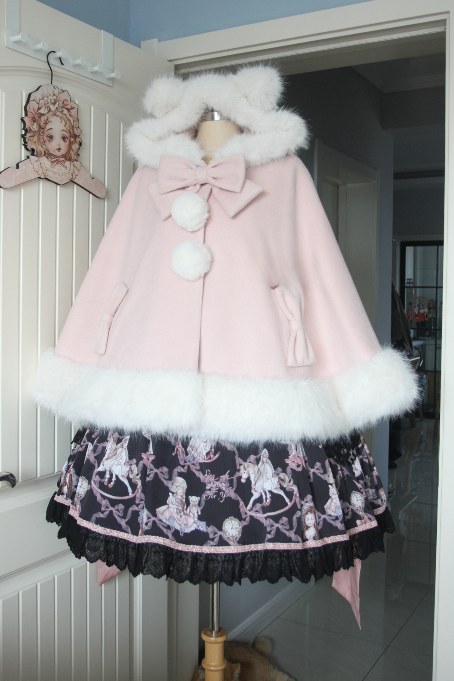 【12月18日予約締切】猫耳ファーフーディーケープコート