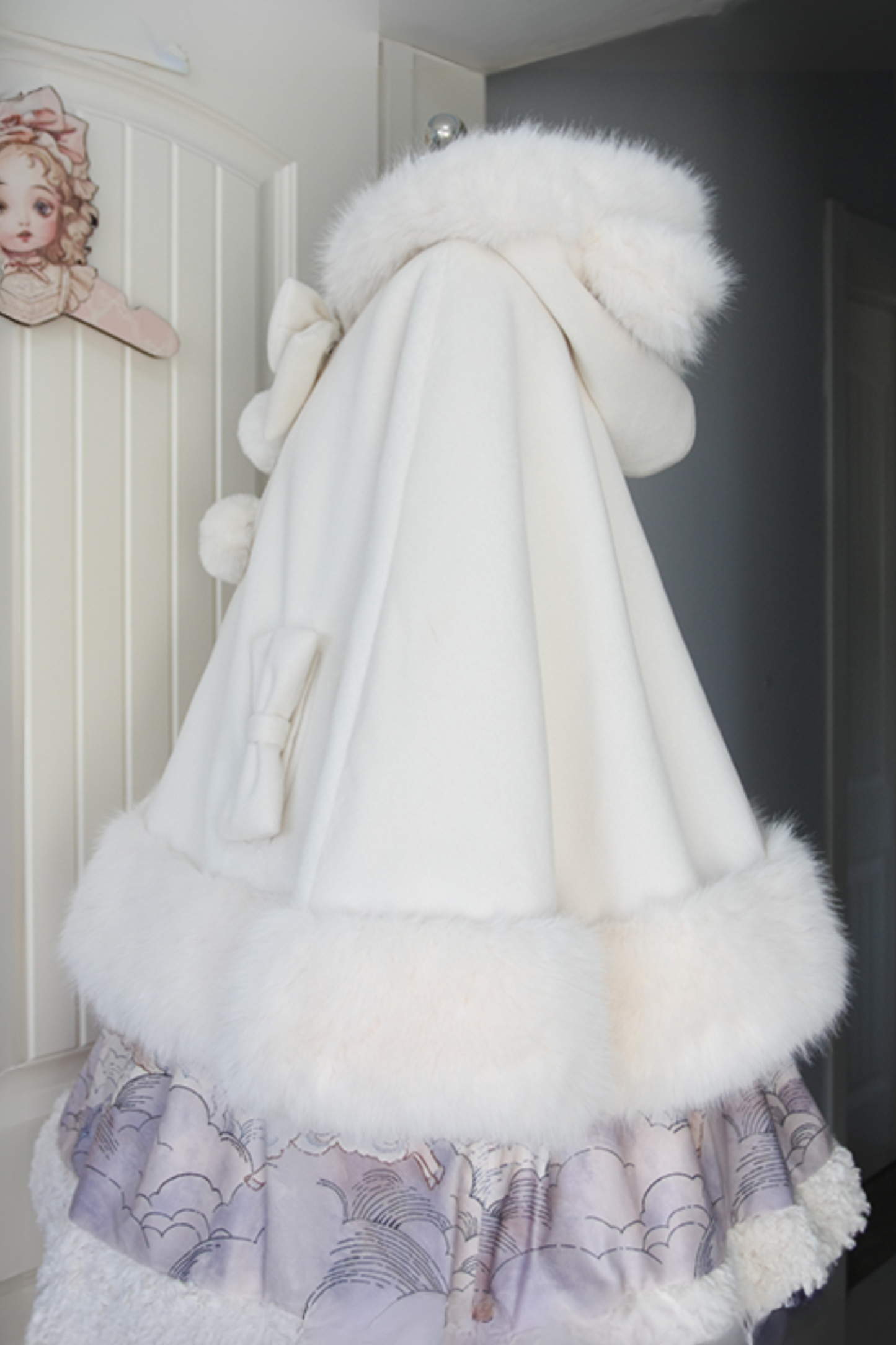 【12月18日予約締切】猫耳ファーフーディーケープコート