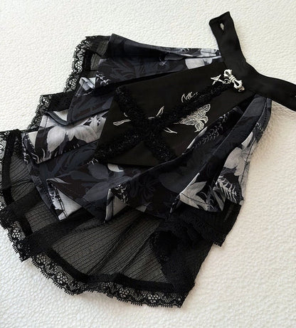 [Précommande jusqu'au 13 mai] Chemise à volants noire à fleurs gothique Bone Iris + jupe corset + accessoires