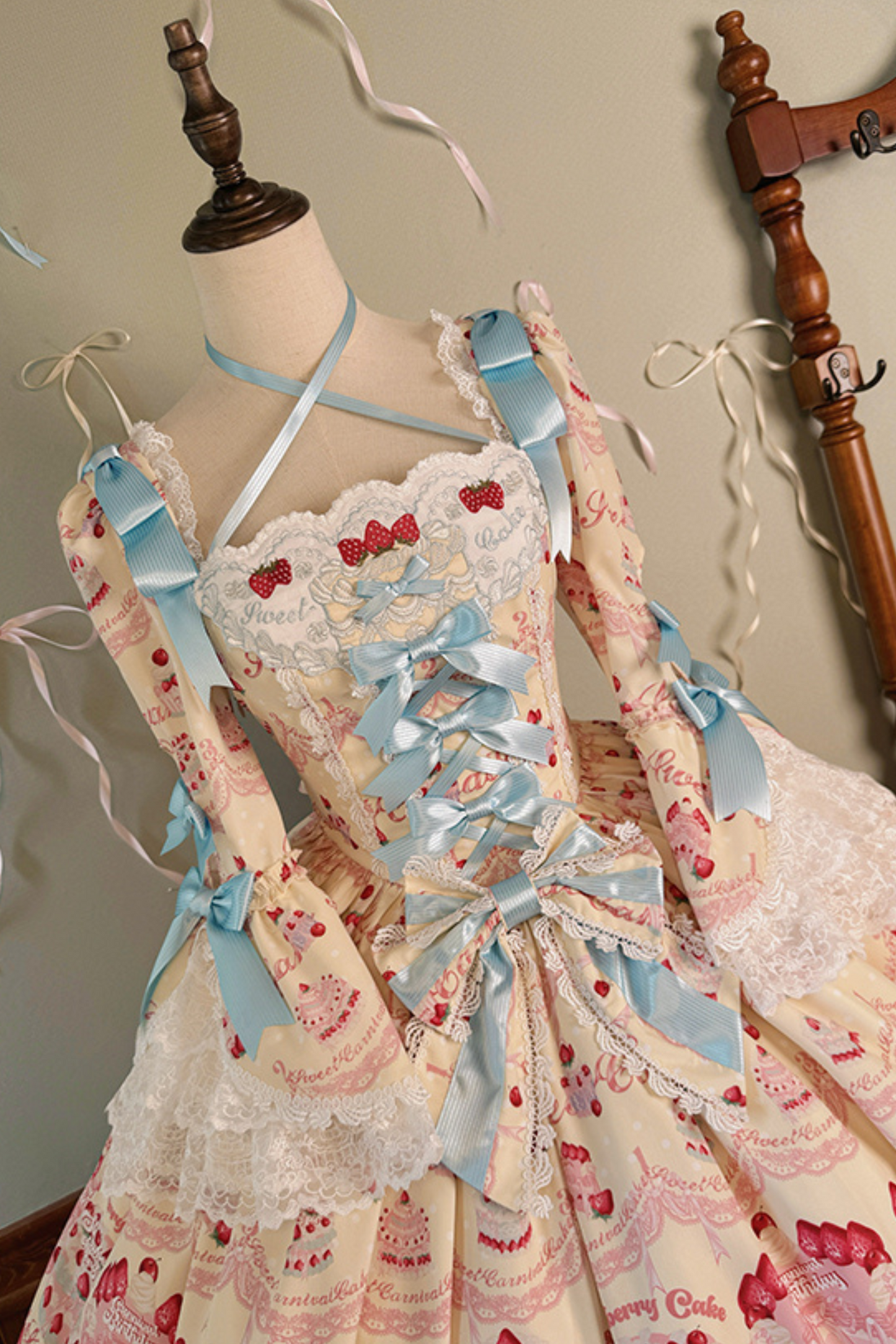[Pre-order Deadline: July 8] Strawberry Doll Ribbon Dress