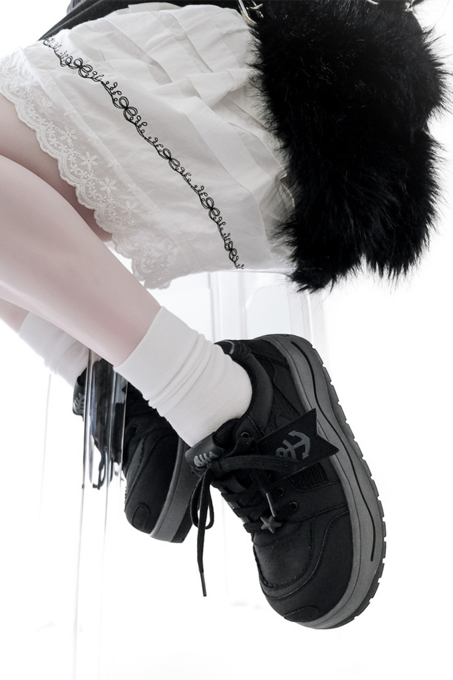 タグデザイン厚底シューズ