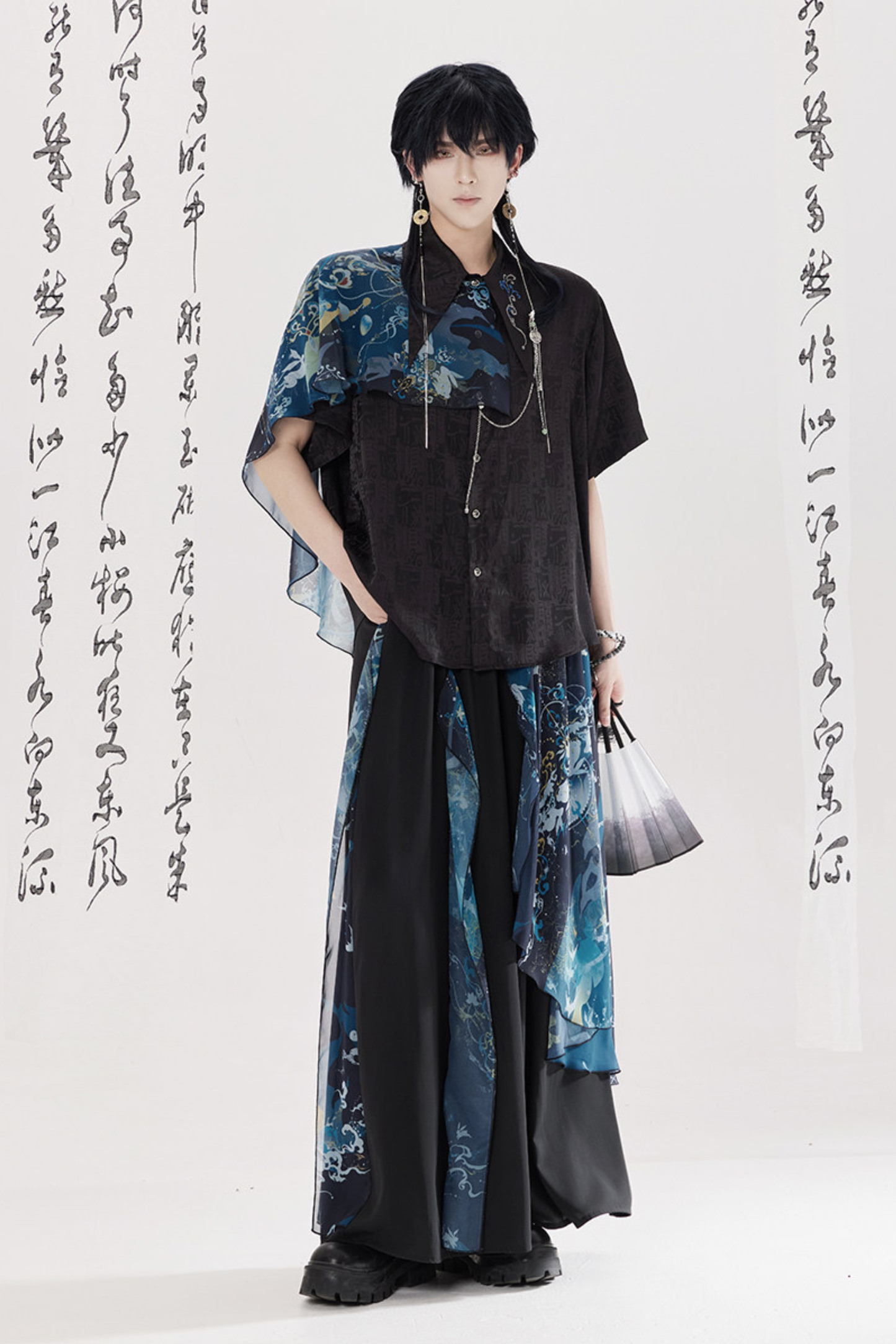 ダークチャイナシャツ+ワイドレッグパンツ+チェーン+ベルト