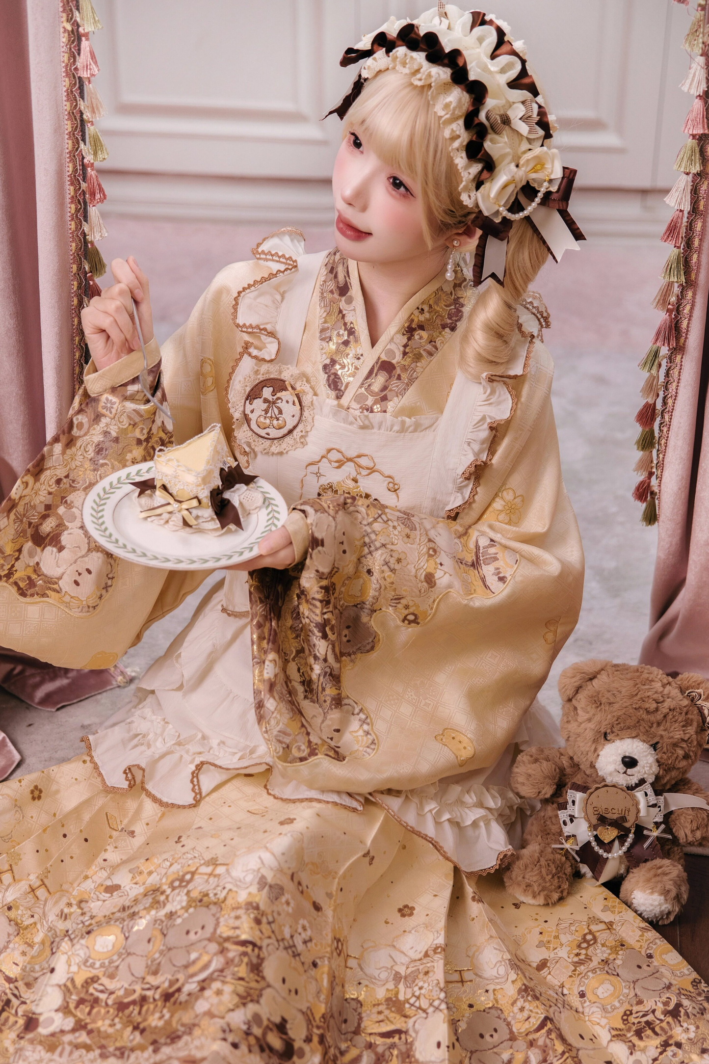 Kleines Bär-Dessert-Haus Kleid + Rock + Schürze + Brosche + Überrock